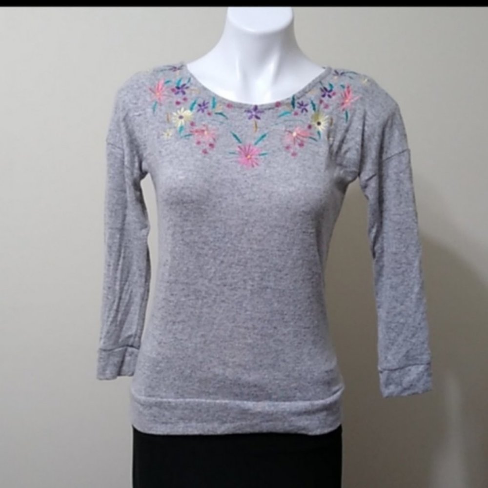Poof embroidered soft sweater size large BNWT